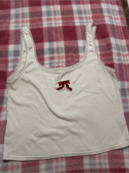 Aeropostale Tops - Aeropostale Cream Lace-Trim Camisole with Red Bow